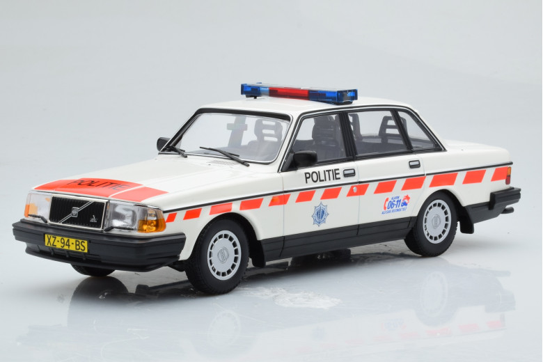 155171498  Volvo 240 GL Politie Netherlands Minichamps 1/18