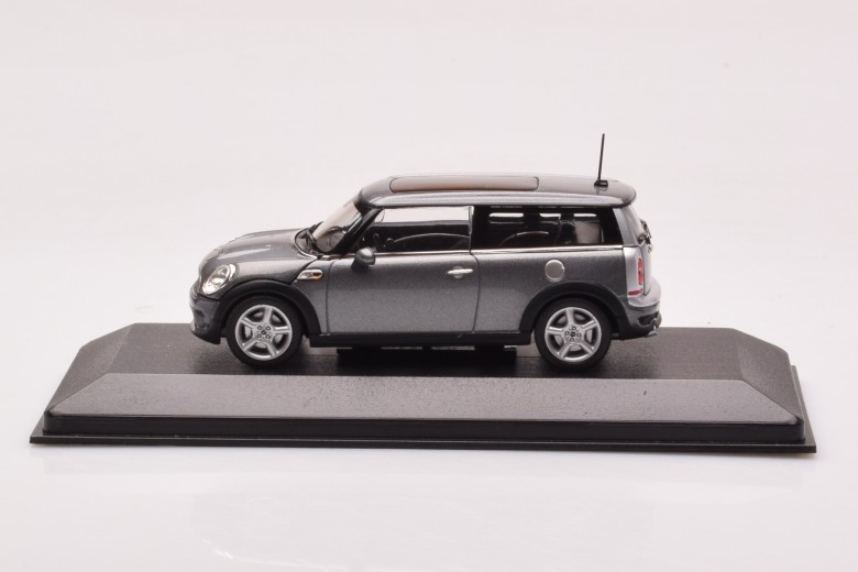 Mini Clubman Cooper S Grey Grey Roof Rear Hedlights Covered Minichamps 1/43