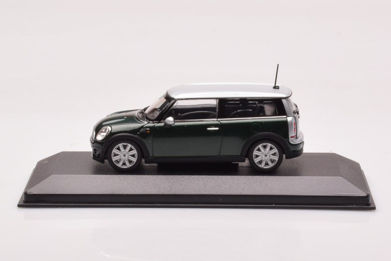 Mini Clubman Cooper S Black Silver Roof Rear Hedlights Covered Minichamps 1/43