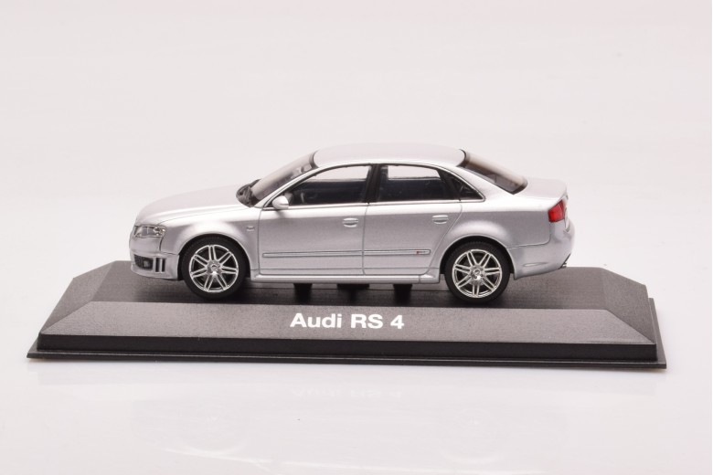Audi RS4 B7 Sedan Silver Minichamps 1/43