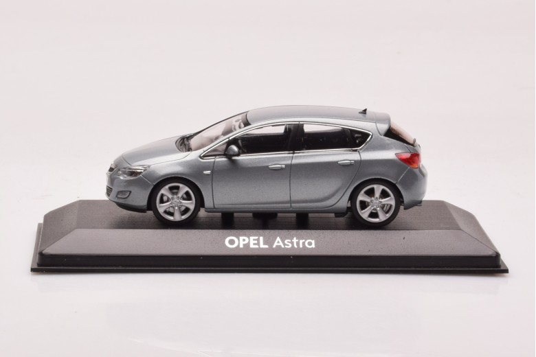 OPEL1  Opel Astra Grey Minichamps 1/43