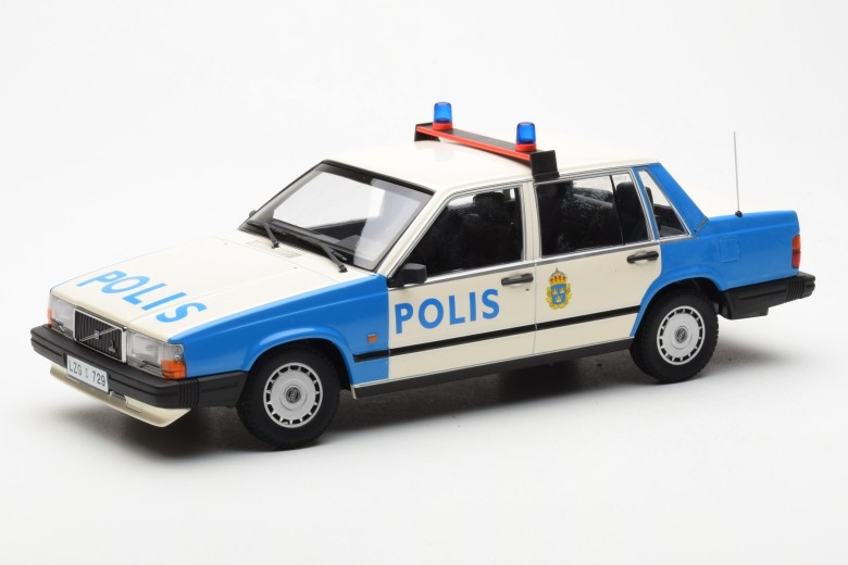 155171791  Volvo 740 GL Polis Sweden Minichamps 1/18