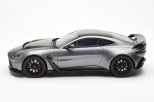 Aston Martin V12 Vantage Magnetic Srebrny GT Spirit 1:18 GT443 Żywica — zdjęcie 3 z 6