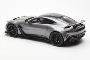 Aston Martin V12 Vantage Magnetic Srebrny GT Spirit 1:18 GT443 Żywica — zdjęcie 5 z 6