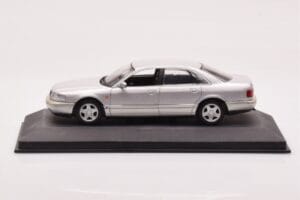 Audi A8 D2 Srebrny Zielony Pasek Minichamps 1:43 AUDI-264455 Metal