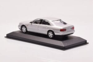 Audi A8 D2 Srebrny Minichamps 1:43 433013006 Metal — zdjęcie 3 z 4