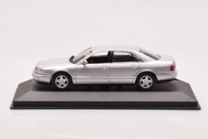 Audi A8 D2 Srebrny Minichamps 1:43 433013006 Metal