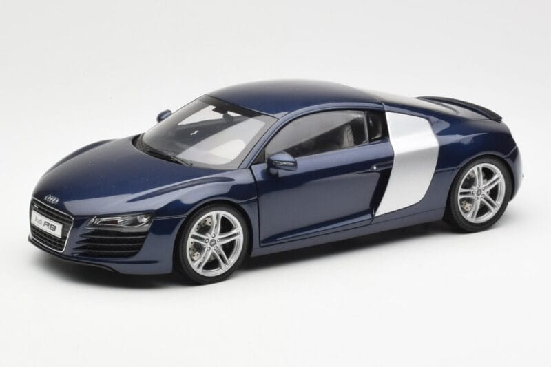 Audi R8 4.2 FSI V8 Niebieski Kyosho 1:18 09213BL Metal