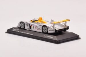 Audi R8 Infineon #2 L. Aiello / R. Capello / Pescatori 2nd Place 24 Hours of Le Mans 2001 Minichamps 1:43 400011202 Metal — zdjęcie 3 z 4