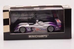 Audi R8 LMP900 #28 F. Biela / P. Kaffer / A. McNish 12 Hours of Sebring Winner 2004 Minichamps 1:43 4000412328 Metal — zdjęcie 4 z 4