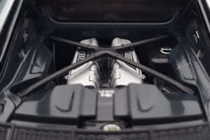 Audi R8 Performance Srebrny Kengfai 1:18 VAKF-0354 Metal — zdjęcie 9 z 10