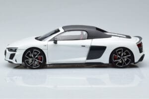 Audi R8 Spyder Performance Biały Kengfai 1:18 VAKF-0351 Metal — zdjęcie 4 z 11