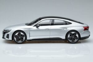 Audi RS e-tron GT Srebrny Norev 1:18 188381 Metal — zdjęcie 3 z 6