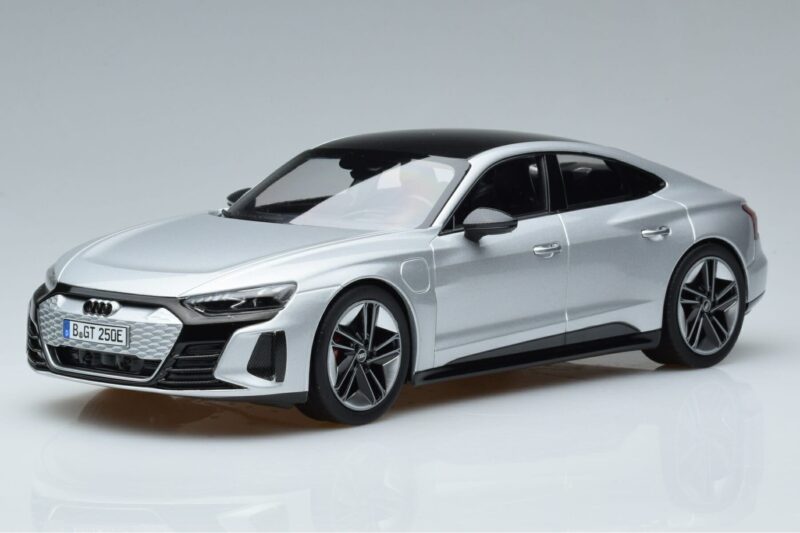 Audi RS e-tron GT Srebrny Norev 1:18 188381 Metal