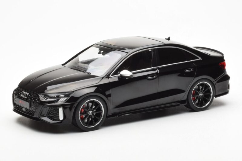 Audi RS3 8Y Sedan Czarny MCG 1:18 MCG18450 Metal