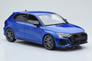 Audi RS3 8Y Sportback Performance Edition Nagaro Niebieski GT Spirit 1:18 GT884 Żywica — zdjęcie 3 z 5