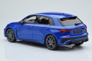 Audi RS3 8Y Sportback Performance Edition Nagaro Niebieski GT Spirit 1:18 GT884 Żywica — zdjęcie 4 z 5