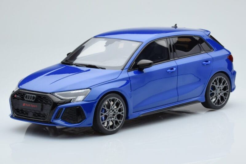 Audi RS3 8Y Sportback Performance Edition Nagaro Niebieski GT Spirit 1:18 GT884 Żywica