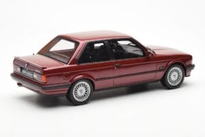 BMW 325i E30 Bordeaux Metallic Otto 1:18 OT102 Żywica — zdjęcie 2 z 6
