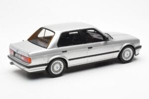 BMW 325i E30 Srebrny Otto 1:18 OT912 Żywica — zdjęcie 2 z 6