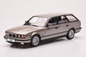 BMW 530i E34 Touring Szary Metaliczny MCG 1:18 MCG18330 Metal