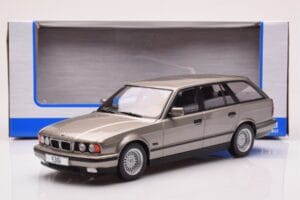 BMW 530i E34 Touring Szary Metaliczny MCG 1:18 MCG18330 Metal — zdjęcie 6 z 6