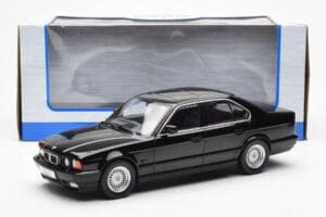 BMW 540i E34 Czarny Metallic MCG 1:18 MCG18157 Metal — zdjęcie 6 z 6