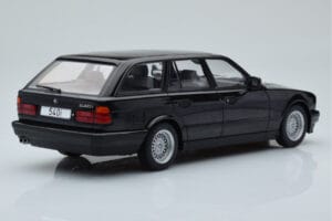 BMW 540i E34 Touring Czarny Metaliczny MCG 1:18 MCG18329 Metal — zdjęcie 2 z 6
