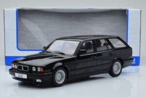 BMW 540i E34 Touring Czarny Metaliczny MCG 1:18 MCG18329 Metal — zdjęcie 6 z 6