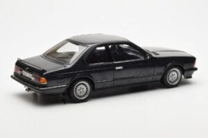 BMW 635 CSi E24 Diamant Czarny Metaliczny AUTOart 1:18 70521 Metal — zdjęcie 3 z 8