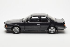 BMW 635 CSi E24 Diamant Czarny Metaliczny AUTOart 1:18 70521 Metal — zdjęcie 4 z 8