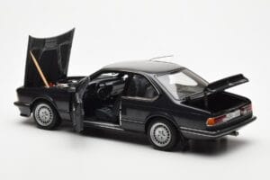 BMW 635 CSi E24 Diamant Czarny Metaliczny AUTOart 1:18 70521 Metal — zdjęcie 5 z 8