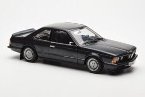 BMW 635 CSi E24 Diamant Czarny Metaliczny AUTOart 1:18 70521 Metal — zdjęcie 6 z 8