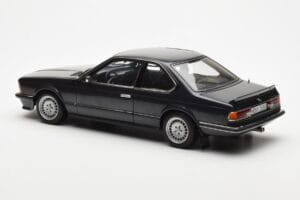BMW 635 CSi E24 Diamant Czarny Metaliczny AUTOart 1:18 70521 Metal — zdjęcie 7 z 8