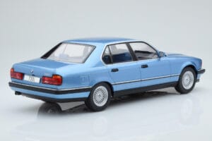 BMW 7 Series E32 730i Niebieski MCG 1:18 MCG18160 Metal — zdjęcie 2 z 5