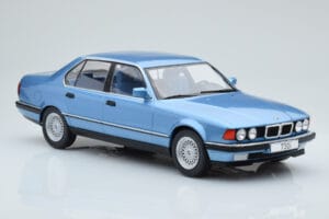 BMW 7 Series E32 730i Niebieski MCG 1:18 MCG18160 Metal — zdjęcie 3 z 5
