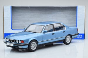 BMW 7 Series E32 730i Niebieski MCG 1:18 MCG18160 Metal — zdjęcie 5 z 5