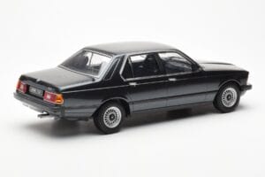 BMW 733i E23 Czarny Metallic KK-Scale 1:18 KKDC180101 Metal — zdjęcie 2 z 6