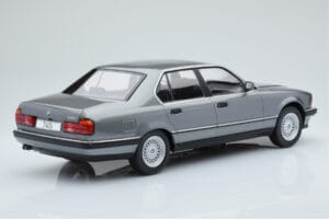 BMW 7 Series E32 740i Srebrny MCG 1:18 MCG18161 Metal — zdjęcie 2 z 5