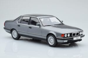 BMW 7 Series E32 740i Srebrny MCG 1:18 MCG18161 Metal — zdjęcie 3 z 5