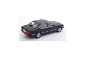 BMW 750i E32 Czarny MCG 1:18 MCG18162 Metal — zdjęcie 2 z 3