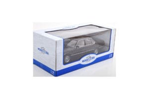 BMW 750i E32 Czarny MCG 1:18 MCG18162 Metal — zdjęcie 3 z 3
