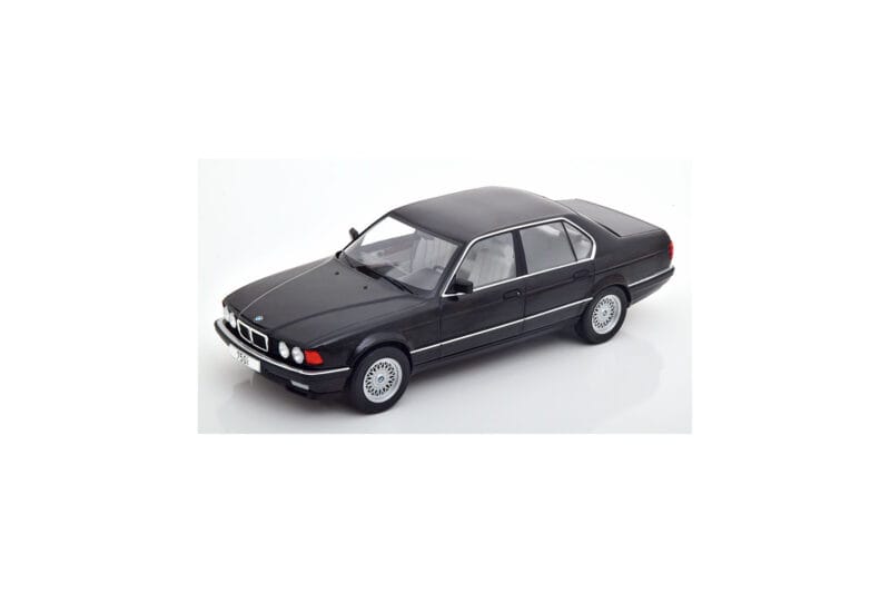 BMW 750i E32 Czarny MCG 1:18 MCG18162 Metal
