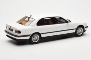 BMW 750iL E38 Asia Exclusive Biały Otto 1:18 OT836 Żywica — zdjęcie 2 z 6