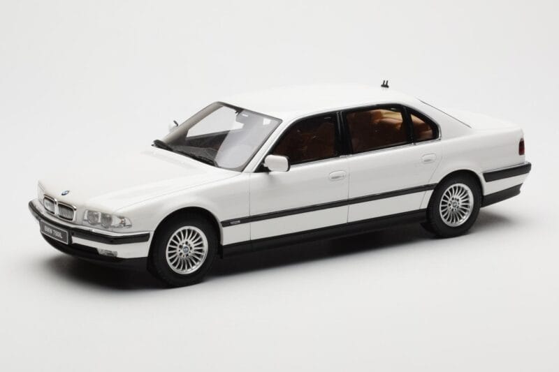 BMW 750iL E38 Asia Exclusive Biały Otto 1:18 OT836 Żywica