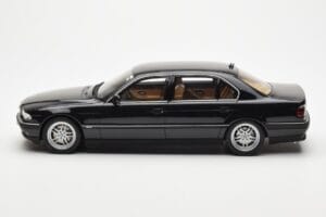 BMW 750iL E38 Czarny Otto 1:18 OT609 Żywica — zdjęcie 3 z 6