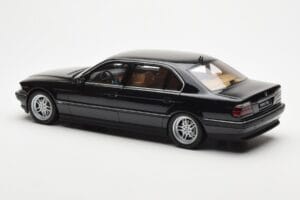 BMW 750iL E38 Czarny Otto 1:18 OT609 Żywica — zdjęcie 5 z 6