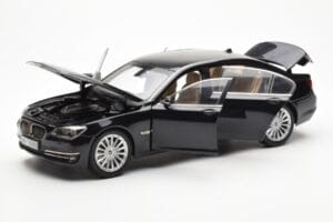 BMW 750Li F02 Facelift Carbon Czarny Kyosho 1:18 08784BK Metal — zdjęcie 2 z 8