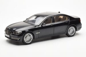 BMW 750Li F02 Facelift Carbon Czarny Kyosho 1:18 08784BK Metal