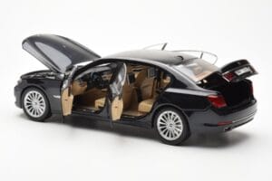 BMW 750Li F02 Facelift Carbon Czarny Kyosho 1:18 08784BK Metal — zdjęcie 5 z 8